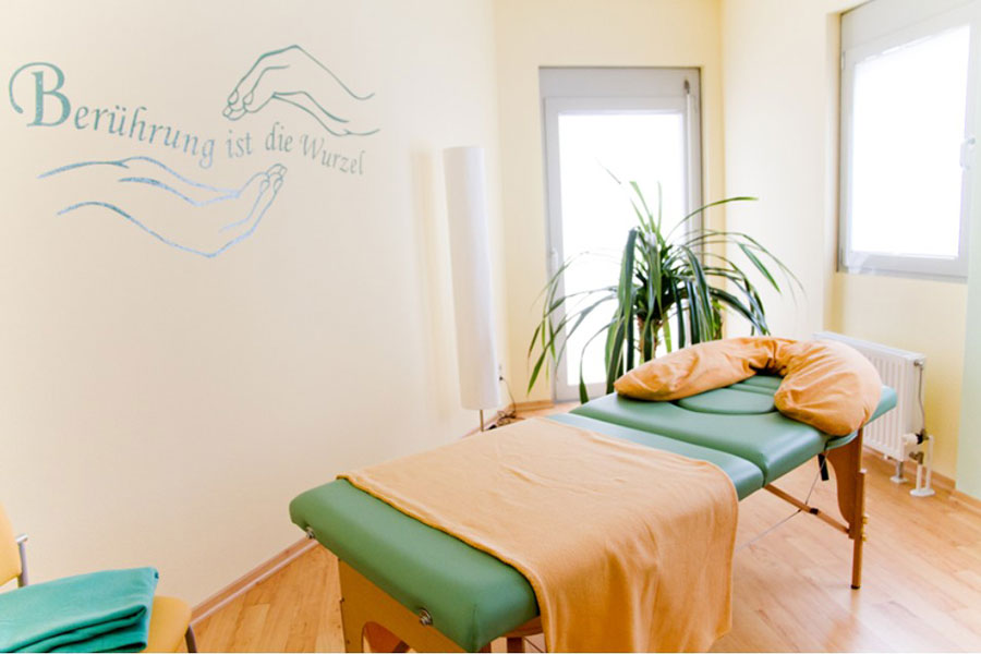 Hebammenpraxis Leipzig, Hebamme Leipzig, Gohlis, Leipzig Nord, Eutritzsch, Wiederitzsch, Möckern, Wahren, Schönwölkau, Krostitz, Hausbesuche Hebamme, Schwangerschaftsgymnastik, Aromatherapie, Homöopathie, alternative Medizin, Geburtsvorbereitungskurs, Babymassage, Rückbildungsgymnastik, Fit mit Baby Leipzig